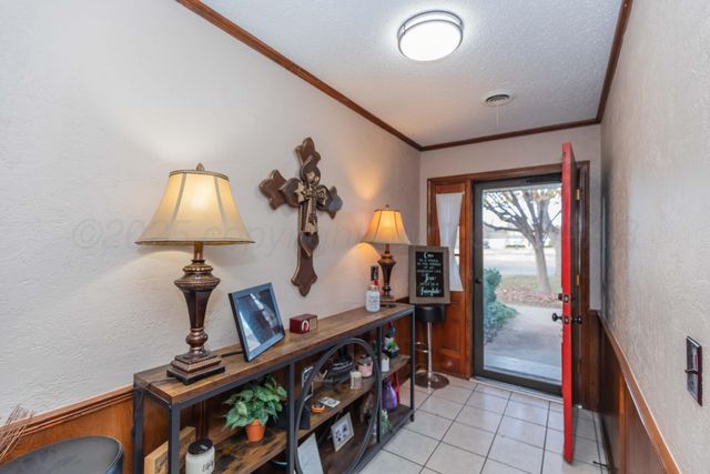 5807 CONTENTED Lane, Amarillo, TX 79109