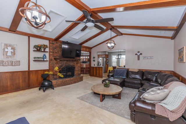 5807 CONTENTED Lane, Amarillo, TX 79109