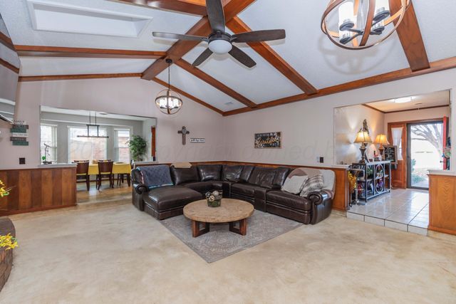 5807 CONTENTED Lane, Amarillo, TX 79109