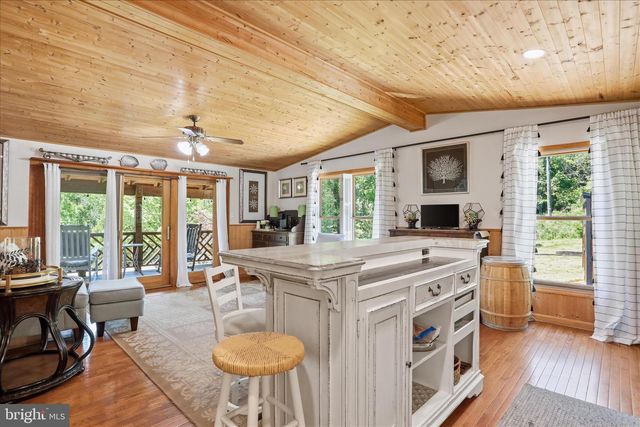 13010 BELLE MEADE LN, Markham, VA 22643