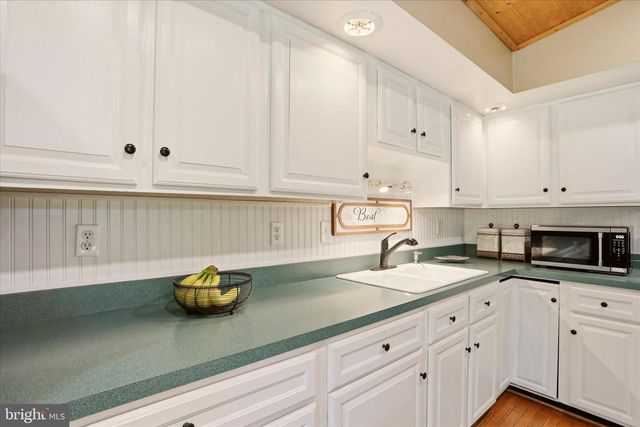 13010 BELLE MEADE LN, Markham, VA 22643