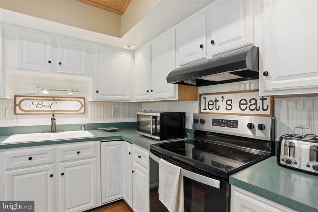 13010 BELLE MEADE LN, Markham, VA 22643