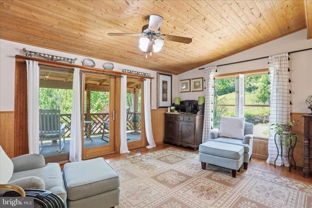 13010 BELLE MEADE LN, Markham, VA 22643