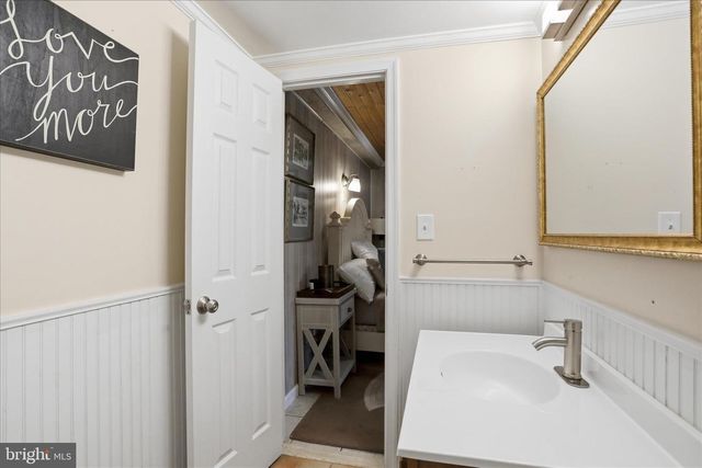 13010 BELLE MEADE LN, Markham, VA 22643