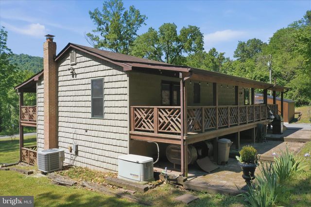 13010 BELLE MEADE LN, Markham, VA 22643