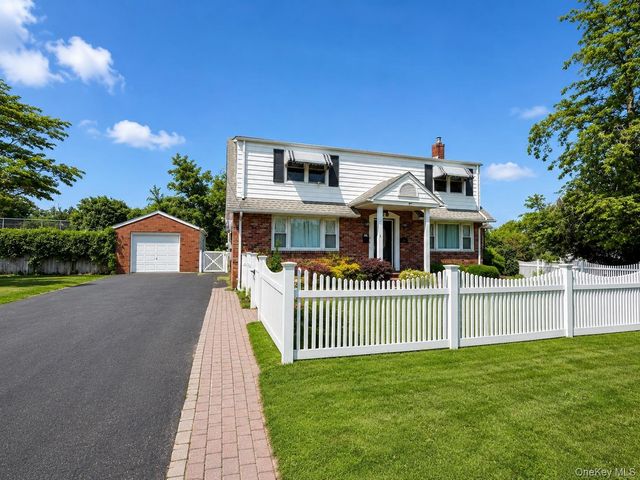 31 Maple Avenue, Kings Park, NY 11754