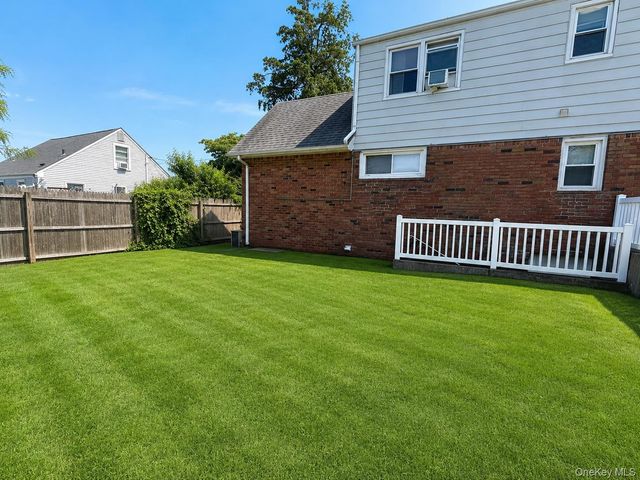 31 Maple Avenue, Kings Park, NY 11754