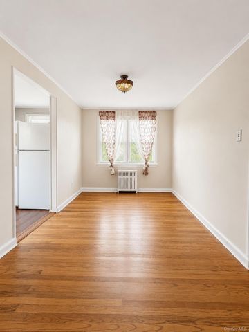 31 Maple Avenue, Kings Park, NY 11754