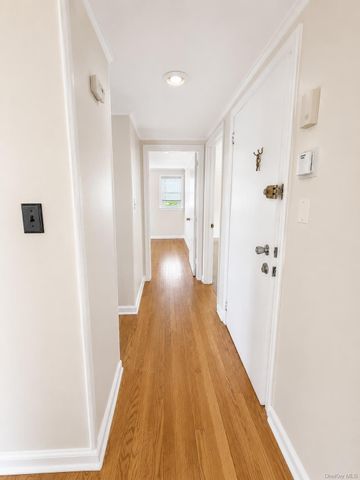 31 Maple Avenue, Kings Park, NY 11754