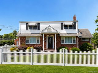 31 Maple Avenue, Kings Park, NY 11754