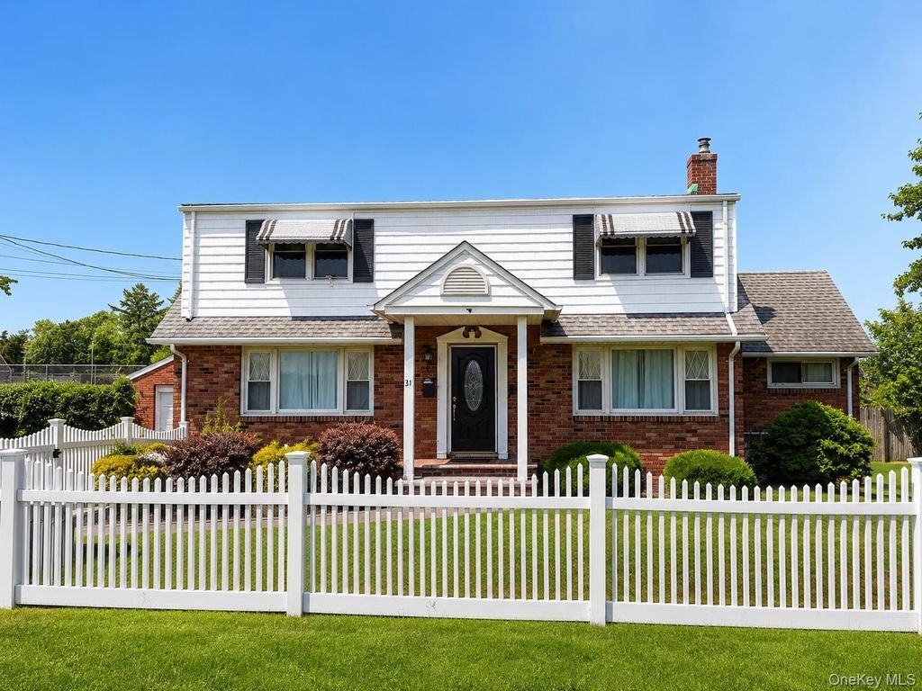 31 Maple Avenue, Kings Park, NY 11754