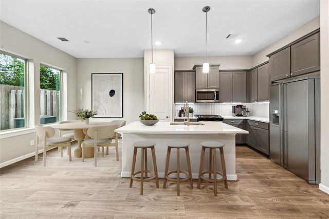 808 Glowing Dawn Drive, Houston, TX 77018