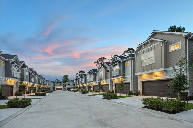 808 Glowing Dawn Drive, Houston, TX 77018