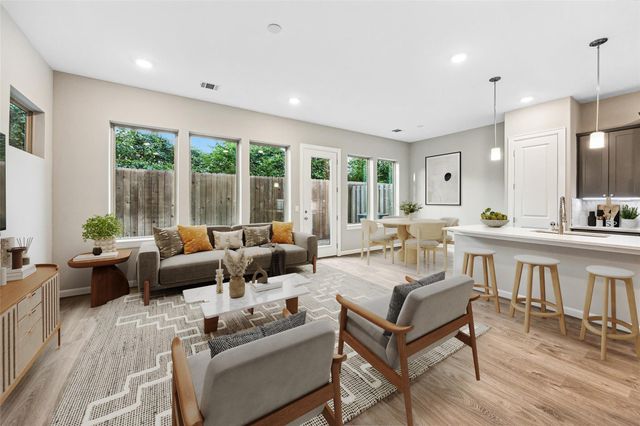 808 Glowing Dawn Drive, Houston, TX 77018