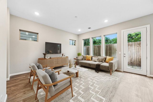 808 Glowing Dawn Drive, Houston, TX 77018