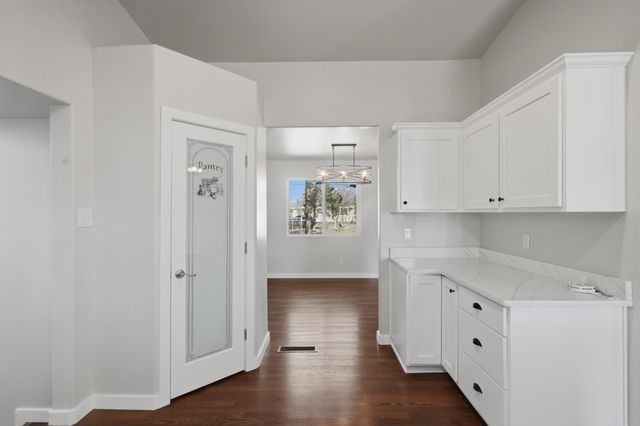 14 Calle Del Rio, Los Lunas, NM 87031