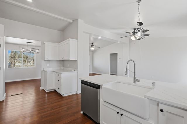 14 Calle Del Rio, Los Lunas, NM 87031