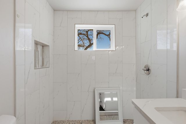 14 Calle Del Rio, Los Lunas, NM 87031