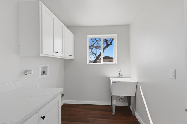 14 Calle Del Rio, Los Lunas, NM 87031