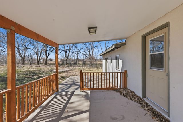 14 Calle Del Rio, Los Lunas, NM 87031