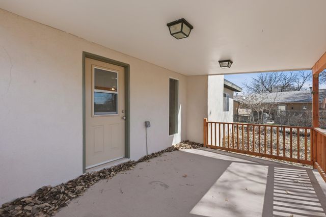 14 Calle Del Rio, Los Lunas, NM 87031