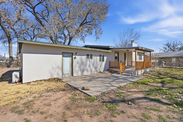 14 Calle Del Rio, Los Lunas, NM 87031