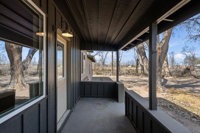 14 Calle Del Rio, Los Lunas, NM 87031