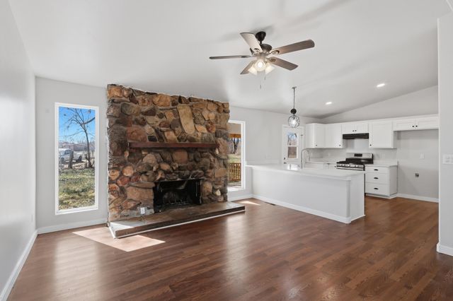 14 Calle Del Rio, Los Lunas, NM 87031