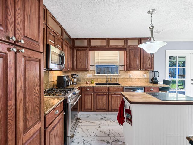 6822 Eagle Ridge Drive, Katy, TX 77449