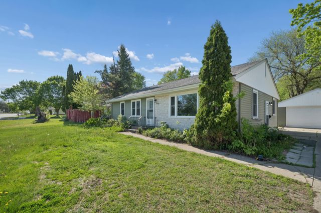 1115 10th Street SW, Faribault, MN 55021