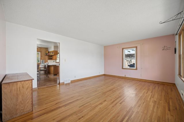 1115 10th Street SW, Faribault, MN 55021