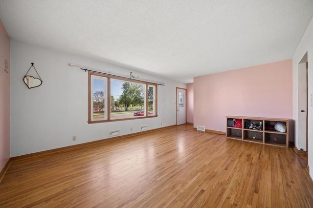 1115 10th Street SW, Faribault, MN 55021