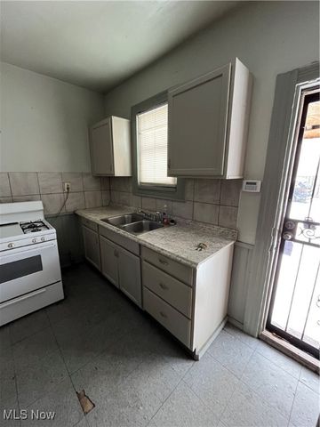 6700 Hosmer Avenue, Cleveland, OH 44105