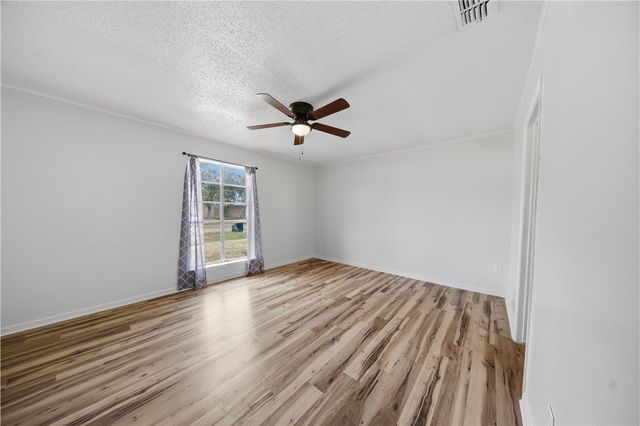 7439 Cessna Dr, Corpus Christi, TX 78412