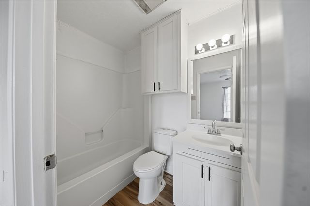 7439 Cessna Dr, Corpus Christi, TX 78412