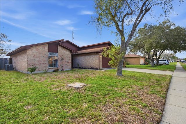 7439 Cessna Dr, Corpus Christi, TX 78412