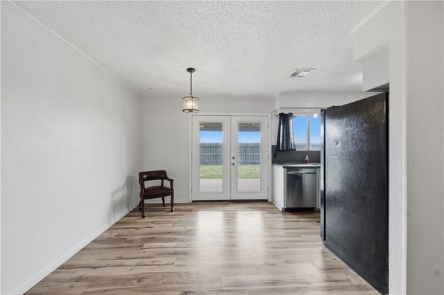 7439 Cessna Dr, Corpus Christi, TX 78412