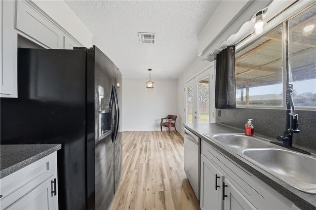 7439 Cessna Dr, Corpus Christi, TX 78412