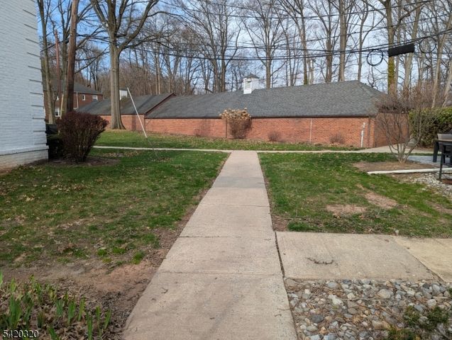2 Parkway Village 2B, Cranford Twp., NJ 07016