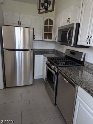 2 Parkway Village 2B, Cranford Twp., NJ 07016