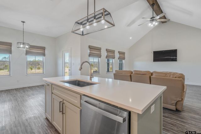 143 Cr 2724, Mineola, TX 75773