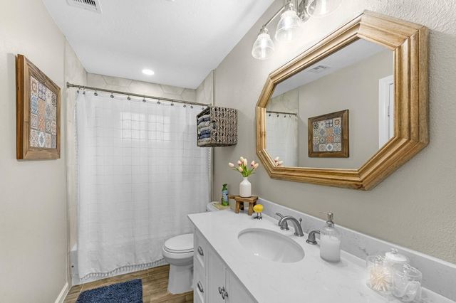 2355 Farriers Bend Drive, Friendswood, TX 77546
