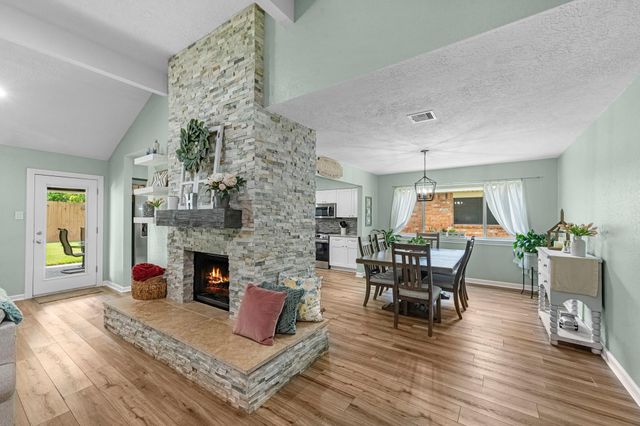 2355 Farriers Bend Drive, Friendswood, TX 77546