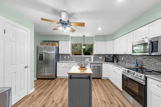2355 Farriers Bend Drive, Friendswood, TX 77546