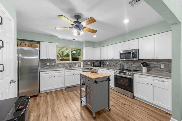 2355 Farriers Bend Drive, Friendswood, TX 77546