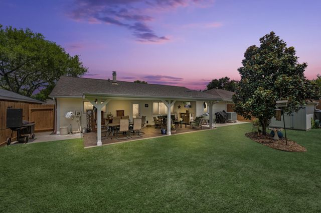 2355 Farriers Bend Drive, Friendswood, TX 77546