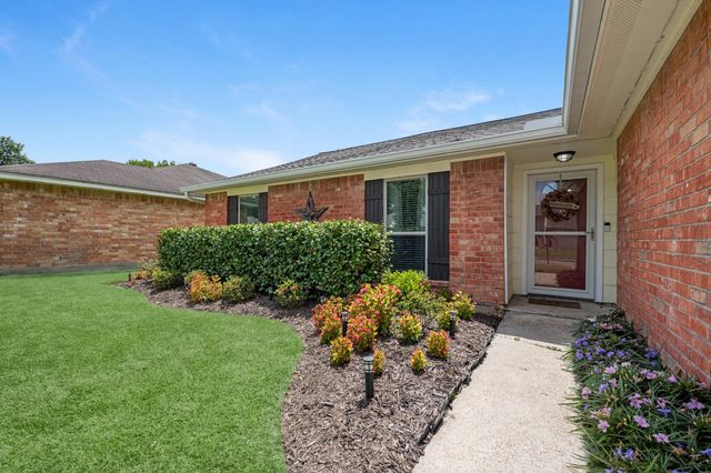 2355 Farriers Bend Drive, Friendswood, TX 77546