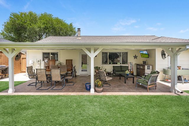 2355 Farriers Bend Drive, Friendswood, TX 77546