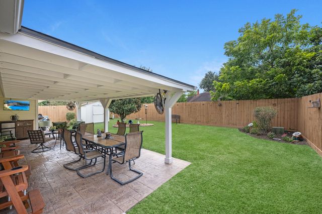 2355 Farriers Bend Drive, Friendswood, TX 77546