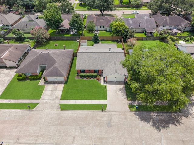 2355 Farriers Bend Drive, Friendswood, TX 77546